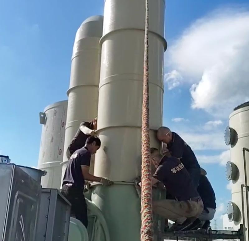 Installatie van een uitlaatgastoren voor de Junda galvaniseerproductielijn